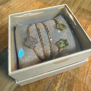 Elegant Gold and Green Jewelry Set